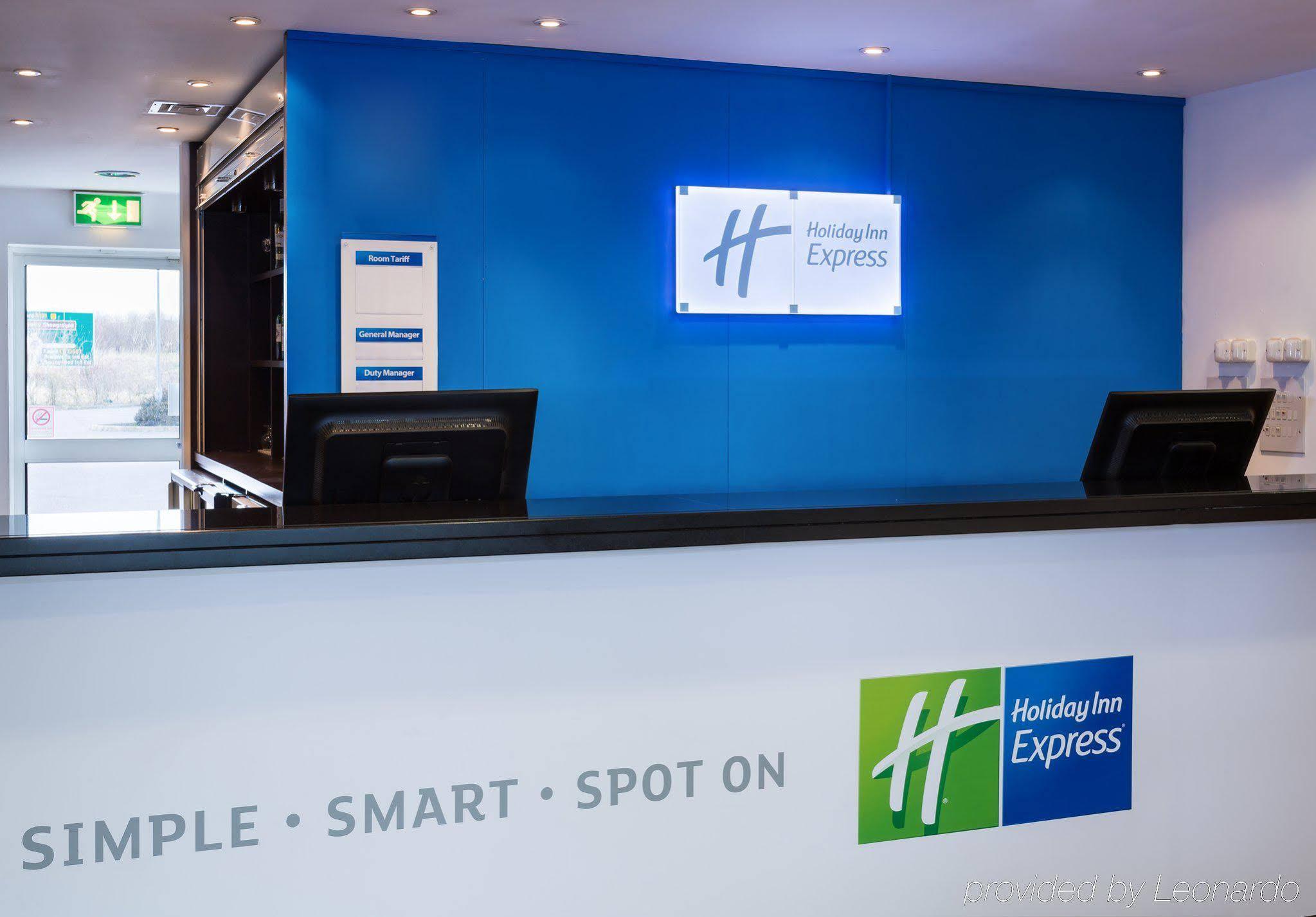 Holiday Inn Express Braintree By Ihg Exterior foto