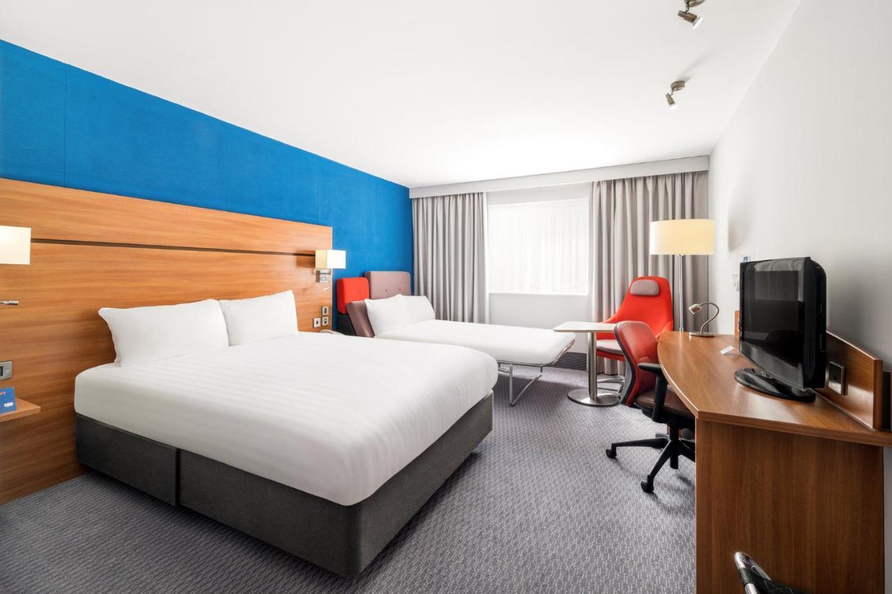Holiday Inn Express Braintree By Ihg Exterior foto