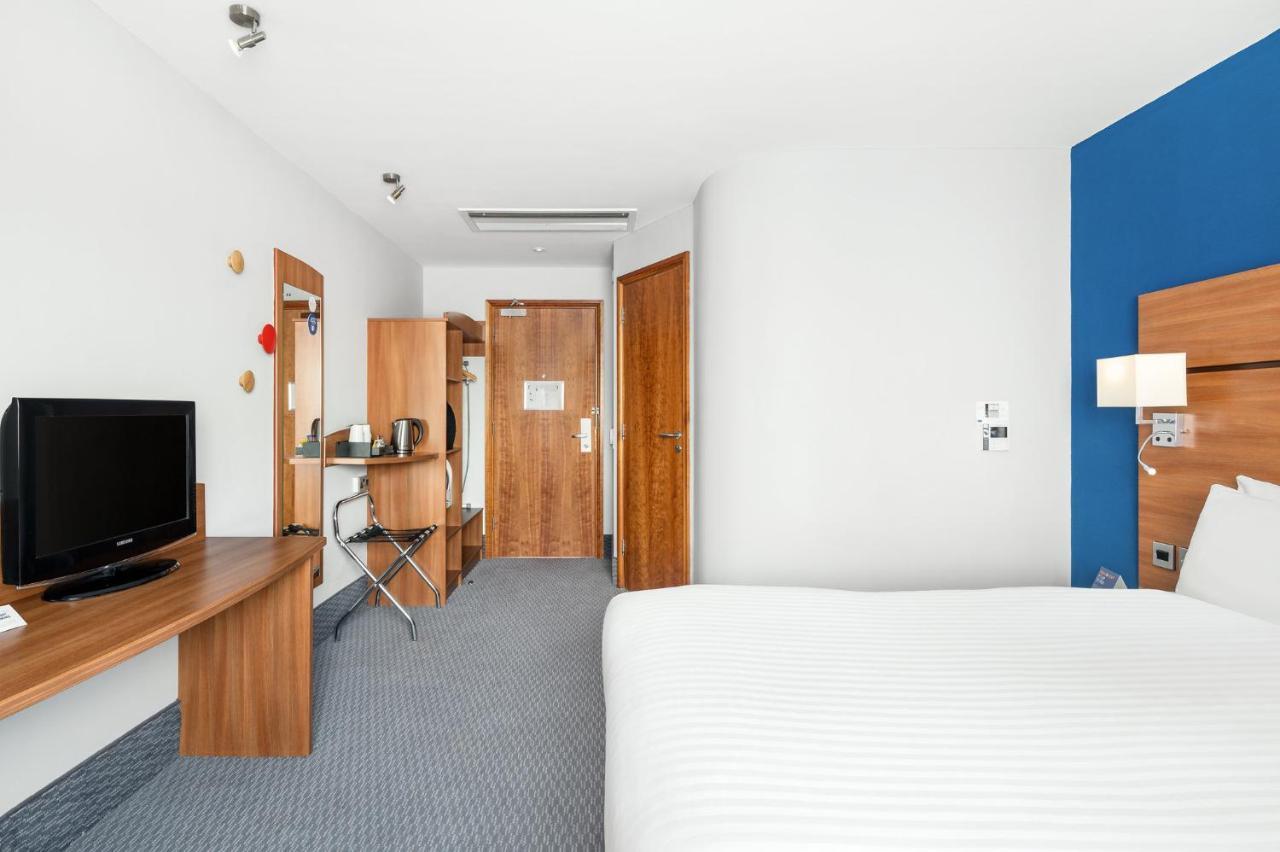 Holiday Inn Express Braintree By Ihg Exterior foto