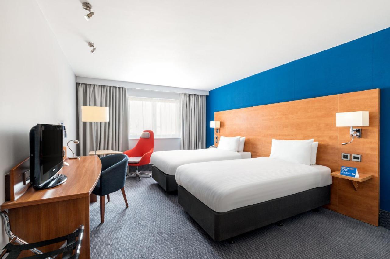 Holiday Inn Express Braintree By Ihg Exterior foto