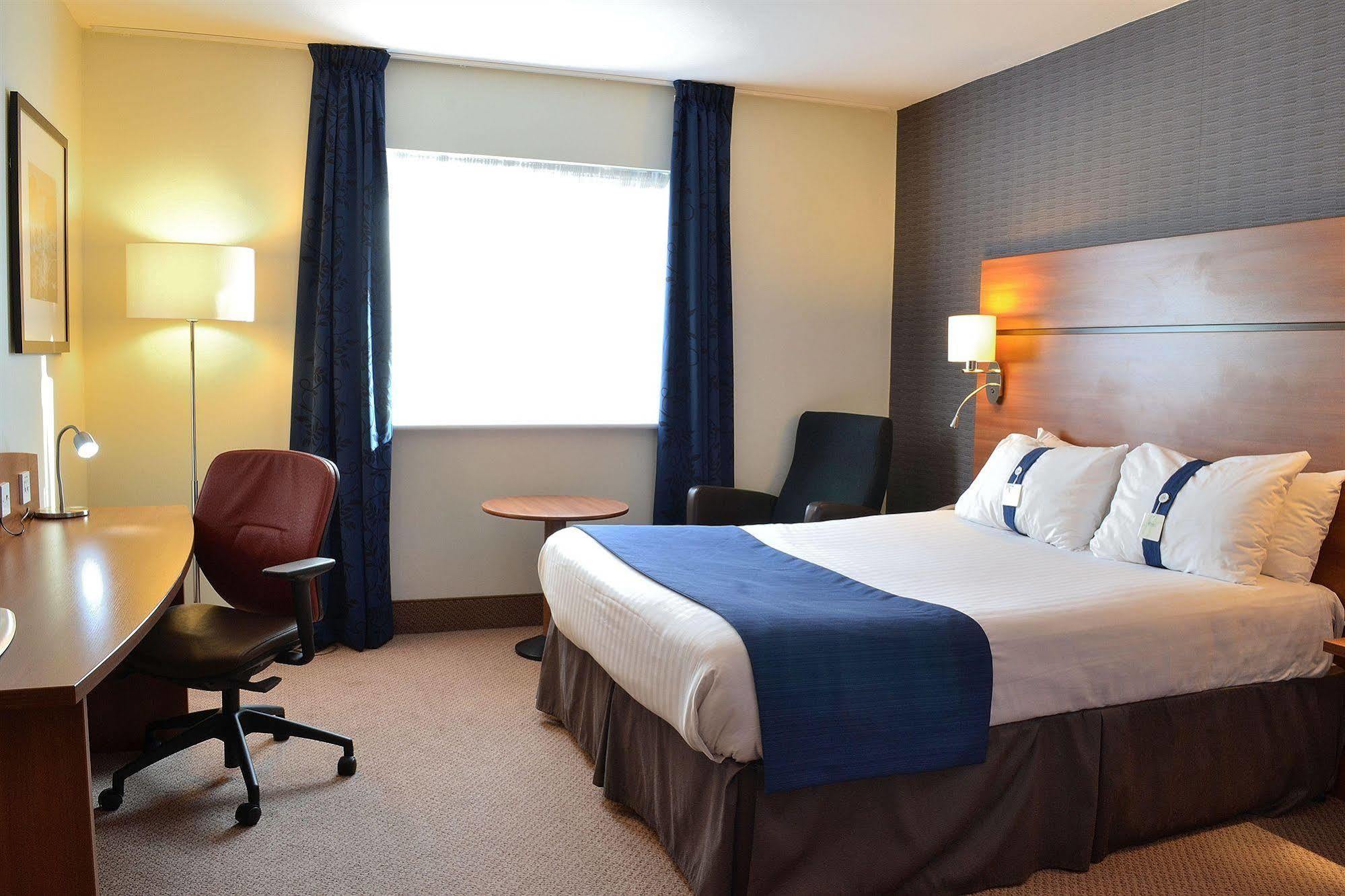 Holiday Inn Express Braintree By Ihg Exterior foto